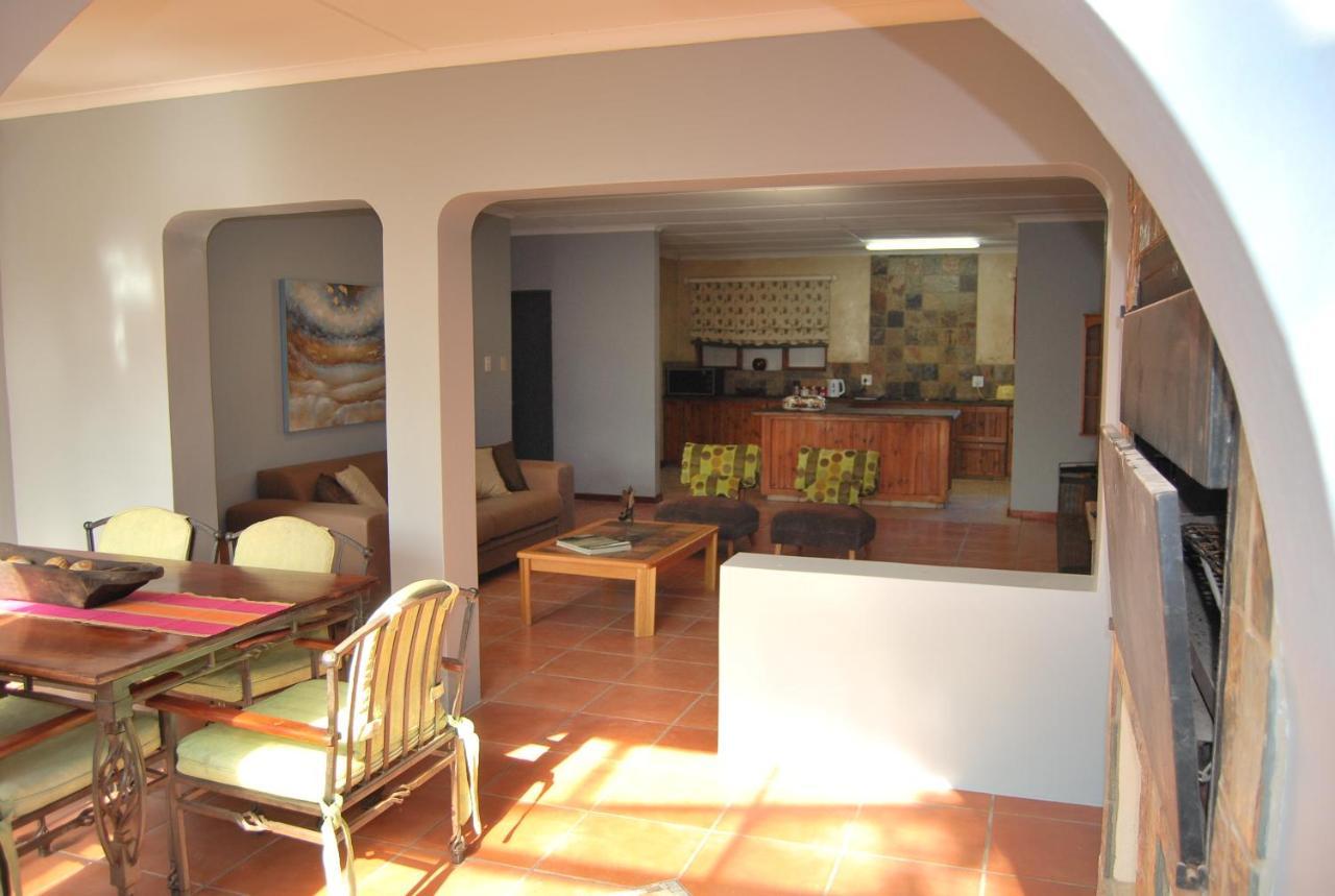 14 Cluster House & Studio George Luaran gambar